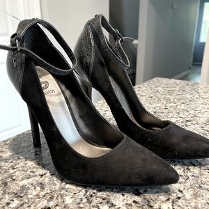 Black closed toe pumps with strap